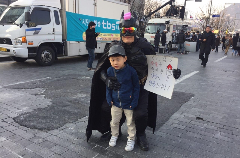 ▲ 3월11일 서울 광화문 광장에서 열린 제20차 국민공동행동 참가자들. 사진=이하늬 기자