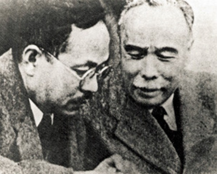 ▲ 해방 이후 박헌영(왼쪽)은 조선공산당 책임비서 여운형은 조선인민당 당수를 맡았다. 이 사진은 반공서적에 '음모를 꾸미는 공산주의자'로 묘사되며 많이 실렸다.