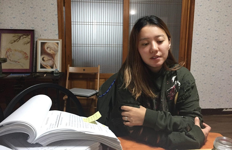 ▲ 홍가혜씨가 10월15일 제주도 자택에서 미디어오늘과 인터뷰를 하고 있다. 사진=이하늬 기자