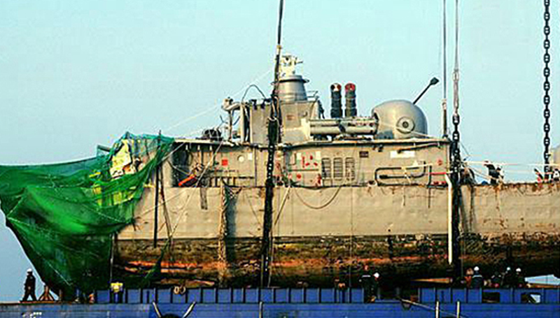 ▲ 2015년 4월15일 인양했을 때의 천안함 함미 모습. 합조단보고서