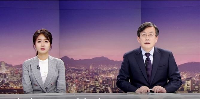 ▲ JTBC &#039;뉴스룸&#039;을 진행하는 안나경 아나운서(왼쪽)와 손석희 보도담당 사장(오른쪽).
