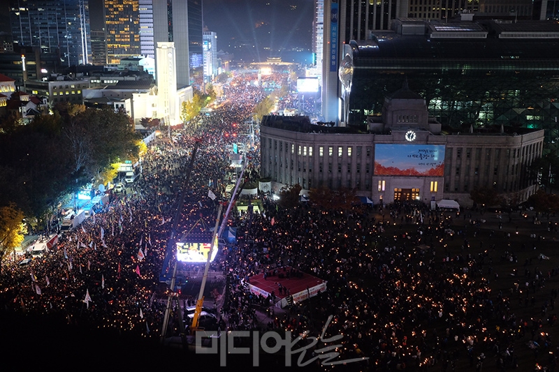 ▲ 2016년 11월 박근혜 퇴진 촛불집회 모습. ⓒ이치열 기자