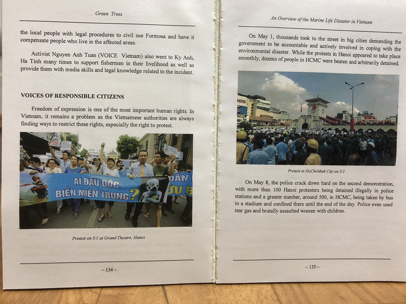 ▲ 지하출판물로 간행된 포모사 사태 보고서에 실린 시위 사진들. 왼쪽은 하노이, 오른쪽은 호찌민시의 2016년 5월1일 시위 모습이다. 이 책을 출판한 ‘그린트리’(Green Trees)는 2015년 하노이의 나무 베기 프로젝트에 반대하는 운동 과정에서 설립되었고 꾸준히 지하서적들을 발간하고 있다. (An Overview of the Marine Life Disaster in Vietnam, Green Trees, 2016). 사진=필자 제공