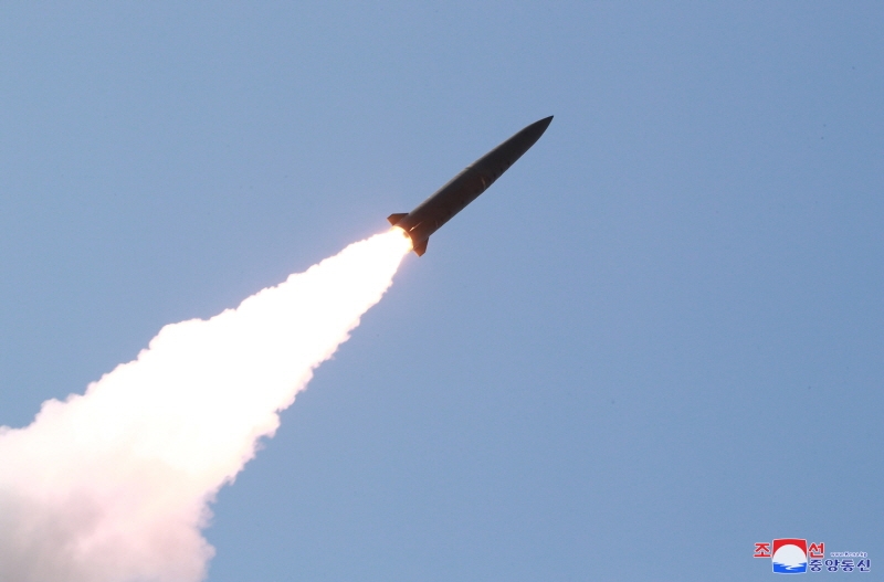 ▲지난 5월9일 북한이 발사한 단거리 미사일이 날아가고 있다. 사진=조선중앙통신/연합뉴스
