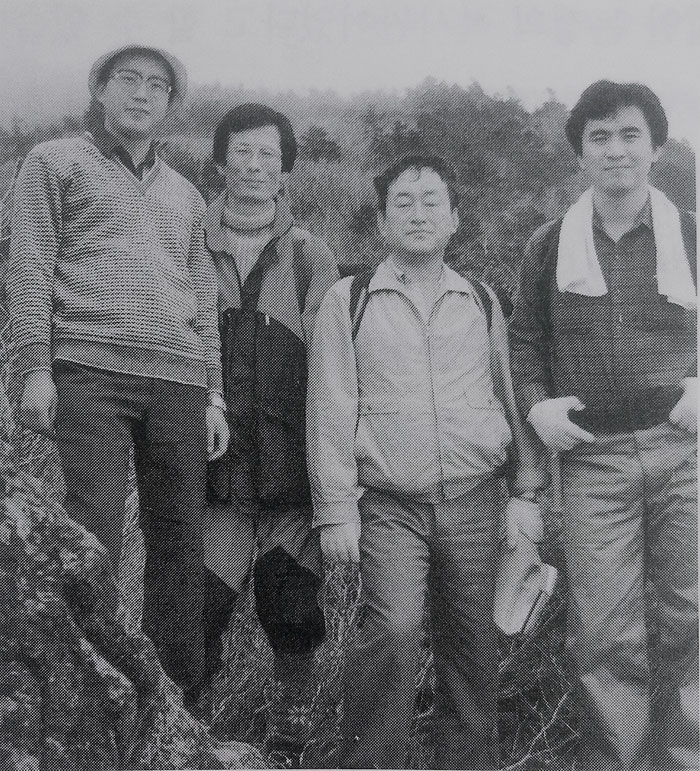 ▲ 80년대 후반 박현채 교수와 이영훈 교수는 지리산을 함께 등반했다. 맨오른쪽이 이영훈 교수, 바로 옆이 박현채 교수.  사진=‘대한민국 역사의 기로에 서다’