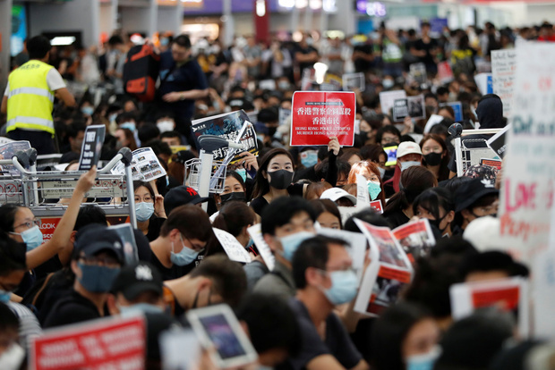 ▲ 지난 8월14일 홍콩시위대가 홍콩 국제공항을 점거한 채 시위를 벌이고 있다. ⓒ 연합뉴스