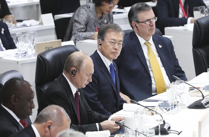 ▲문재인 대통령은 지난해 6월28일 일본 오사카에서 열린 G20 정상회의의 세션1에 참석하고 있다. 사진=청와대
