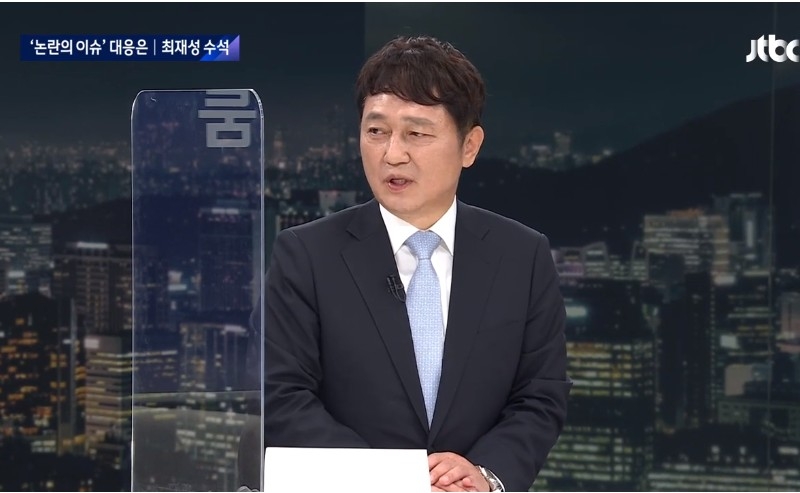 ▲최재성 청와대 정무수석이 지난 15일 오후 JTBC 뉴스룸에 나와 인터뷰하고 있다. 사진=JTBC뉴스 영상갈무리
