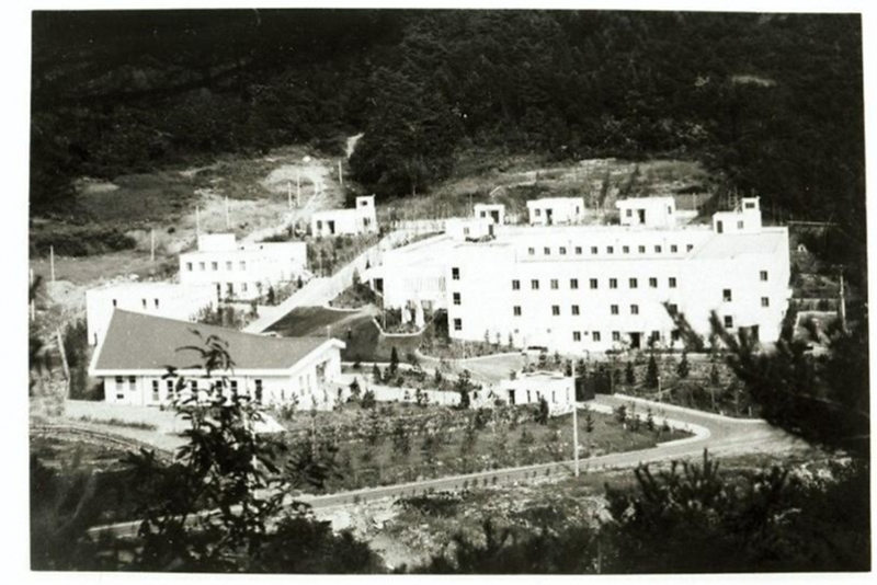 ▲ 1985년 개원 당시 영보자애원 건물. 사진=서울사진아카이브