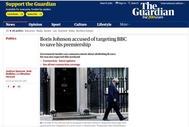 ▲보리스 존슨 총리가 그의 총리직 유지를 위해 BBC를 표적으로 삼았다는 의혹 받고 있다는 가디언의 기사. 