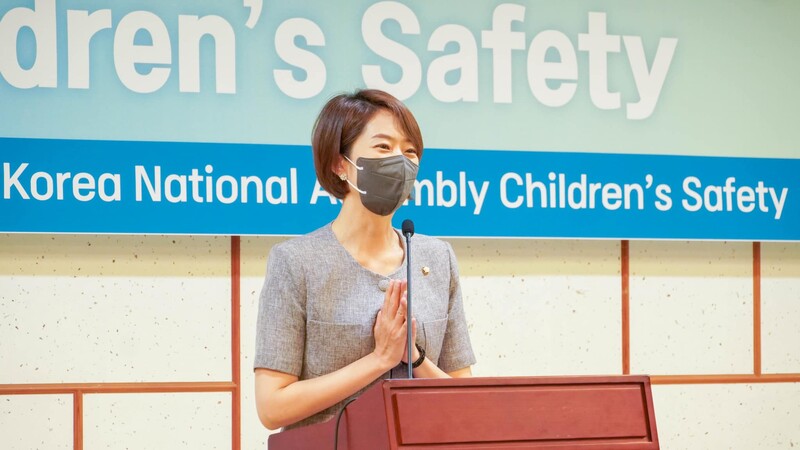 ▲고민정 더불어민주당 의원이 지난 17일 한국-캄보디아 어린이 안전 국제협약식에 참석하고 있다. 사진=고민정 페이스북