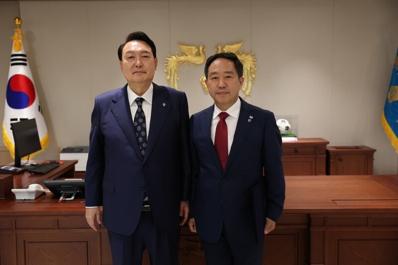 ▲ Kang Seung-gyu (right), Senior Citizen of the President's Office and President Yoon Seok-yeol.  Photo = Kang Seung-gyu's Facebook