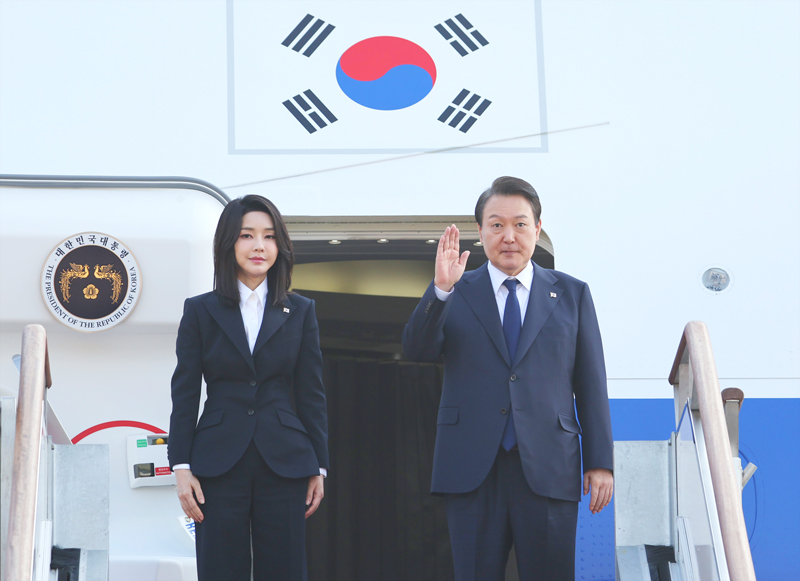 ▲지난해 11월 해외순방길에 올랐던 윤석열 대통령과 김건희 여사 ⓒ연합뉴스