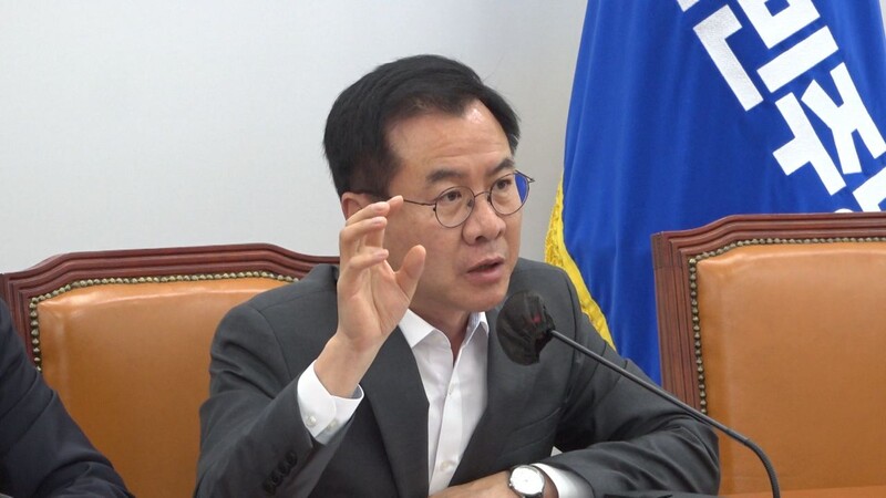 ▲ Yoon Yeong-deok, a member of the Democratic Party of Korea, reports on the results of his visit to Fukushima at a press conference held in the floor representative's conference room on the followingnoon of the 10th.  Photo = Media Today video capture