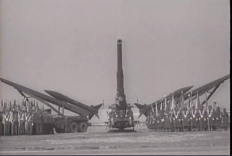 ▲ 미국이 1960년대 이후 남한에 배치했던 핵 대포, 해 미사일 등을 주한미군이 과시하는 행사 장면. 사진=위키미디어