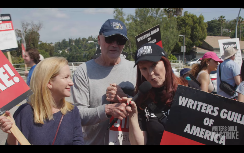 ▲ Actors participating in the American writers strike on the 16th of last month.  Captured from WGA YouTube.