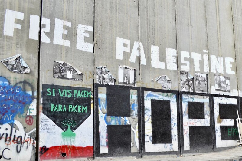 ▲'팔레스타인에 자유를'이라 적은 벽화 갈무리. ⓒUnsplash