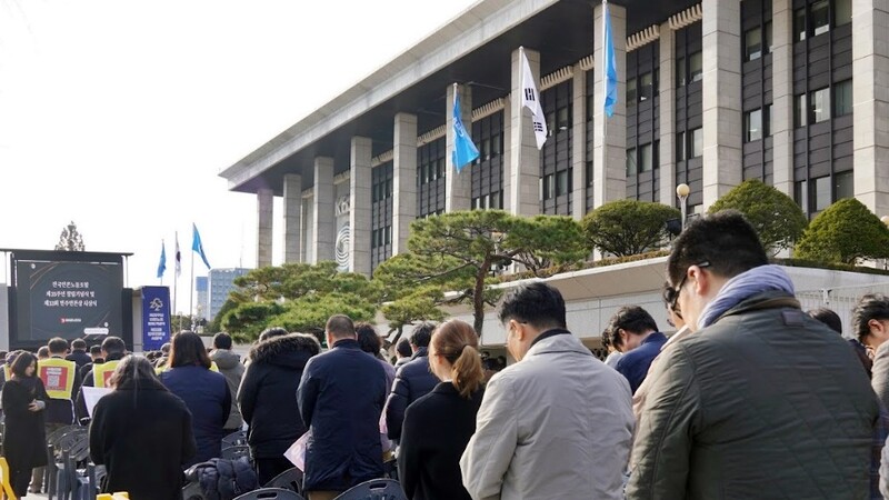 ▲제35주년 전국언론노동조합 창립기념식을 22일 오후 3시 서울시 여의도 KBS 본관 앞에서 진행하는 모습. ⓒ언론노조