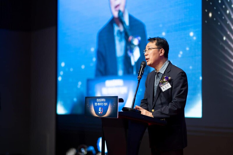 ▲윤영찬 더불어민주당 의원이 성남상공회의소 창립 50주년 기념식에 참석해 인사말을 하고 있다. 사진=윤영찬 페이스북