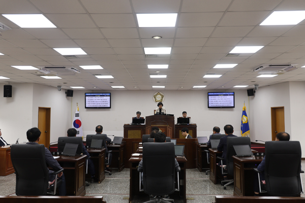 ▲ 지난 6월20일 산청군의회 본회의장에서 298회 산청군의회 임시회 제2차 본회의가 열렸다. 사진=산청군의회 홈페이지