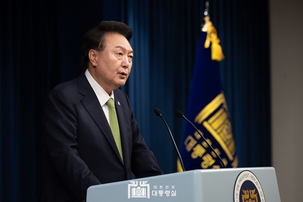▲ 윤석열 대통령이 지난 3일 서울 용산 대통령실 브리핑룸에서 국정브리핑을 하는 모습. 사진=대통령실 제공