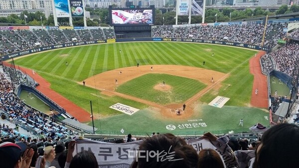 ▲ 2023년 잠실경기장 KBO 경기 모습. 사진=금준경 기자