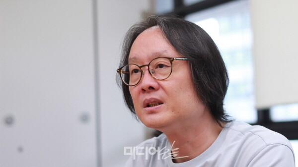 ▲ 지난 9일 서울 영등포구 미디어오늘 사무실에서 만난 김재인 경희대 교수. 사진=정철운 기자