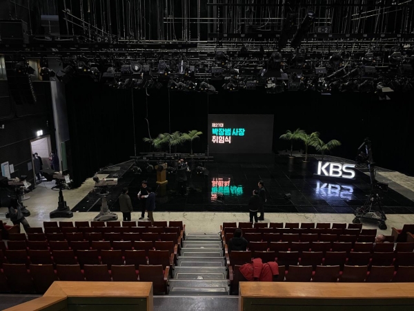 ▲2024년 12월10일 오전 10시 박장범 신임 KBS 사장 취임식이 예정됐던 서울 영등포구 KBS 본사 스튜디오가 비어 있는 모습. 사진=전국언론노동조합 KBS본부
