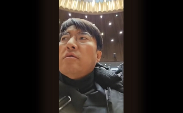 ▲ 비상계엄 직후 라이브 방송을 켠 김성회 민주당 의원. 방송은 약 20분 진행됐다.