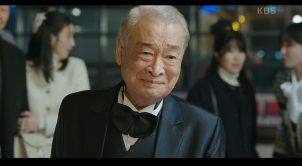 ▲드라마 '개소리'에서 배우 이순재 역을 맡은 이순재 배우의 모습. 사진출처=KBS '개소리' 유튜브.