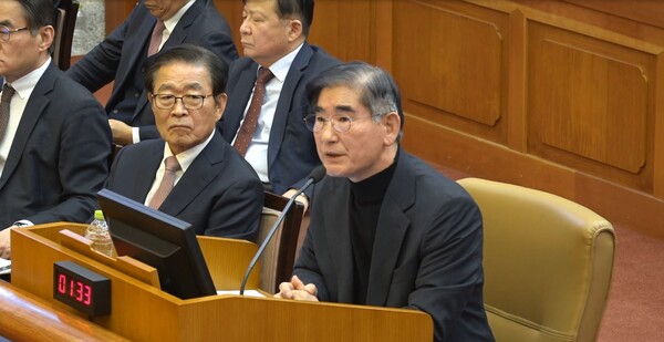 ▲지난 1월23일 내란중요임무종사 혐의로 구속기소된 김용현 전 국방부 장관이 윤석열 대통령 탄핵심판 변론기일에  증인으로 출석해 증언하고 있다. 사진=헌재 변론영상