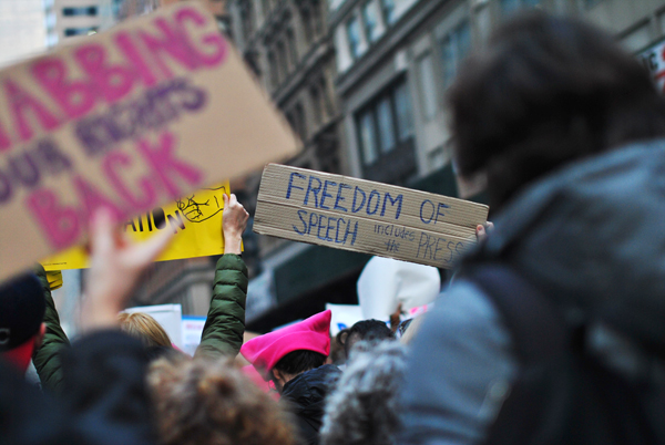 ▲ 2017년 미국에서 벌어진 ‘표현의 자유’ 시위 현장 모습. 사진=위키피디아