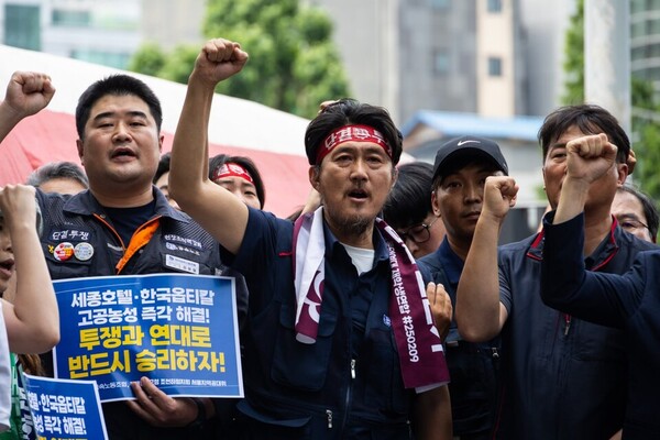 ▲지난 6월19일 97일간의 고공농성을 종료한 김형수 금속노조 거제통영고성조선하청지회장. ⓒ노동과세계