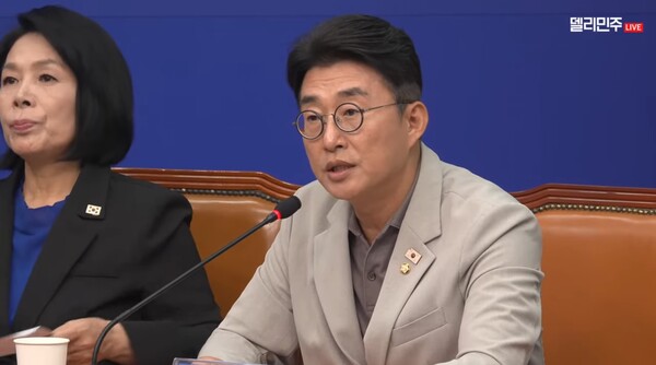 ▲노종면 더불어민주당 언론개혁 특위 간사가 14일 특위 출범식 및 1차 회의 사회를 보고 있다. 사진=더불어민주당 영상 갈무리