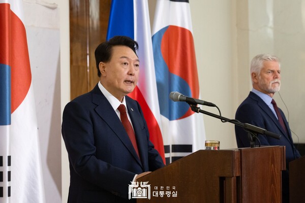 ▲지난해 9월19일 윤석열 대통령이 페트르 파벨 체코 대통령과 함께 공동기자회견을 갖고 정상회담의 결과를 설명하고 있다. 사진=대통령실