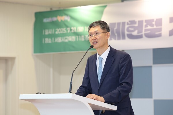 ▲문형배 전 헌법재판소장 권한대행이 지난 7월21일 서울시교육청에서 헌법의 관점에서 교육을 생각하다라는 주제의 강연을 하고 있다. 사진=문형배 페이스북