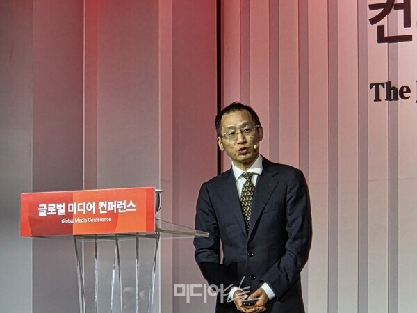 ▲천루이칭 드라마박스 대표이사가 지난 18일 서울 중구 롯데호텔에서 중앙일보가 주최한 글로벌 미디어 컨퍼런스에서 발표를 진행했다. 사진=미디어오늘