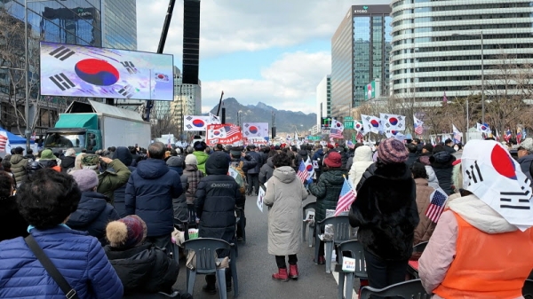 ▲2025년 3월 7일 오후 10시 방영된 '추적60분-극단주의와 그 추종자들: 계엄의 기원 2부' 자료 사진. 사진=KBS