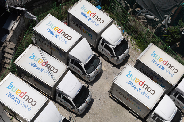 ▲ 서울 시내 주차된 쿠팡 배송 트럭. ⓒ연합뉴스