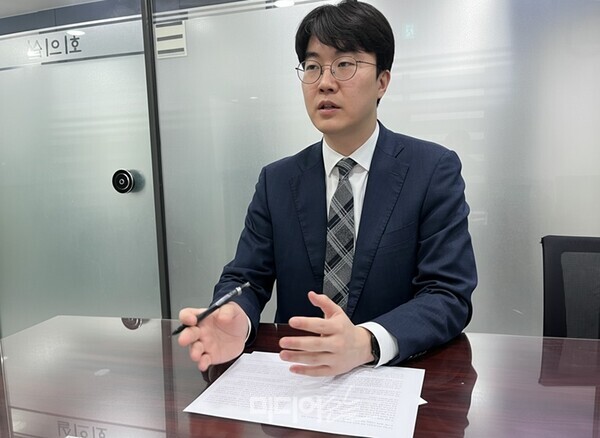 ▲지난 19일 서울 서초구 법무법인 위민 사무실에서 소현민 변호사가 미디어오늘과 인터뷰하고 있다. 사진=정민경 기자.
