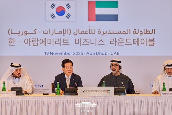 ▲ 한국-UAE 비즈니스 라운드 테이블에 참석한 이재명 대통령. 사진=대통령실