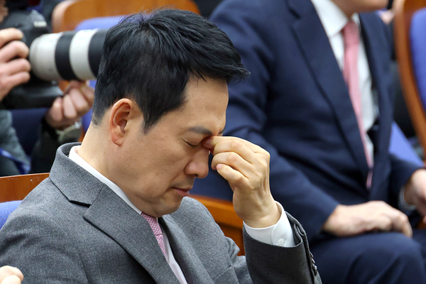 ▲ 장동혁 국민의힘 대표가 2월9일 국회에서 열린 의원총회에서 잠시 생각에 잠겨 있다. ⓒ연합뉴스