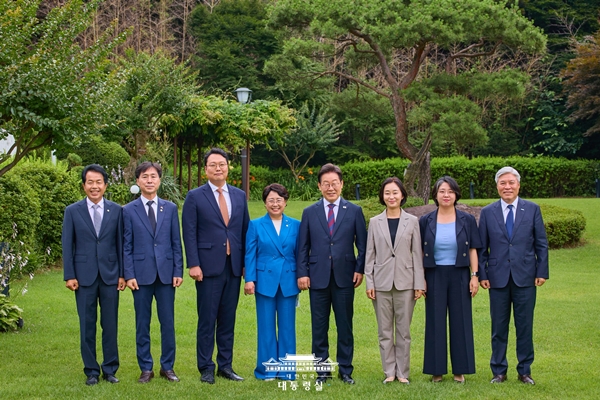 이재명 대통령, 비교섭단체 및 무소속 의원과 오찬