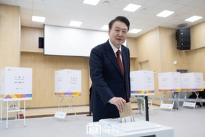 期日前投票率は最高？ 朝鮮「右派が再結集」ハンギョレ「政権を裁判にかける」