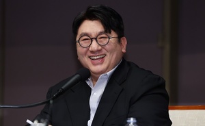 방시혁, 엔터사 최초 대기업 총수로 - 뉴스 썸네일 이미지