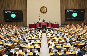 나경원 마이크 끈 국회의장, '매우 이례적 상황' 부각한 동아·한경 - 뉴스 썸네일 이미지