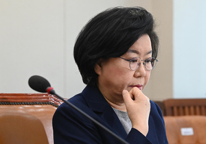 중앙 "실소만 자아낸 이혜훈 청문회" 동아 "낙마가 끝 아냐" - 뉴스 썸네일 이미지