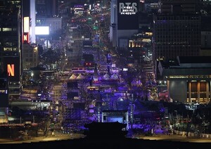 경향신문,“BTS 콘서트로 시민 불편, 광장공연 기준 마련하라”