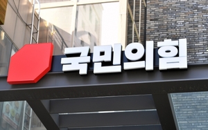 빨간옷 피하는 국힘 후보들… 동아일보 “국힘 최대악재 ‘장동혁 리스크’”