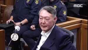 탄핵 1주년에 윤석열 “예수님, 고난 후 부활”…동아일보 “해괴한 망상”